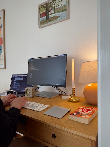 Lifestyle photo: working at a desk